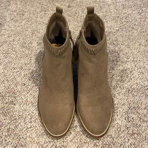 NWOT DV8 Taupe Jace Heeled Bootie